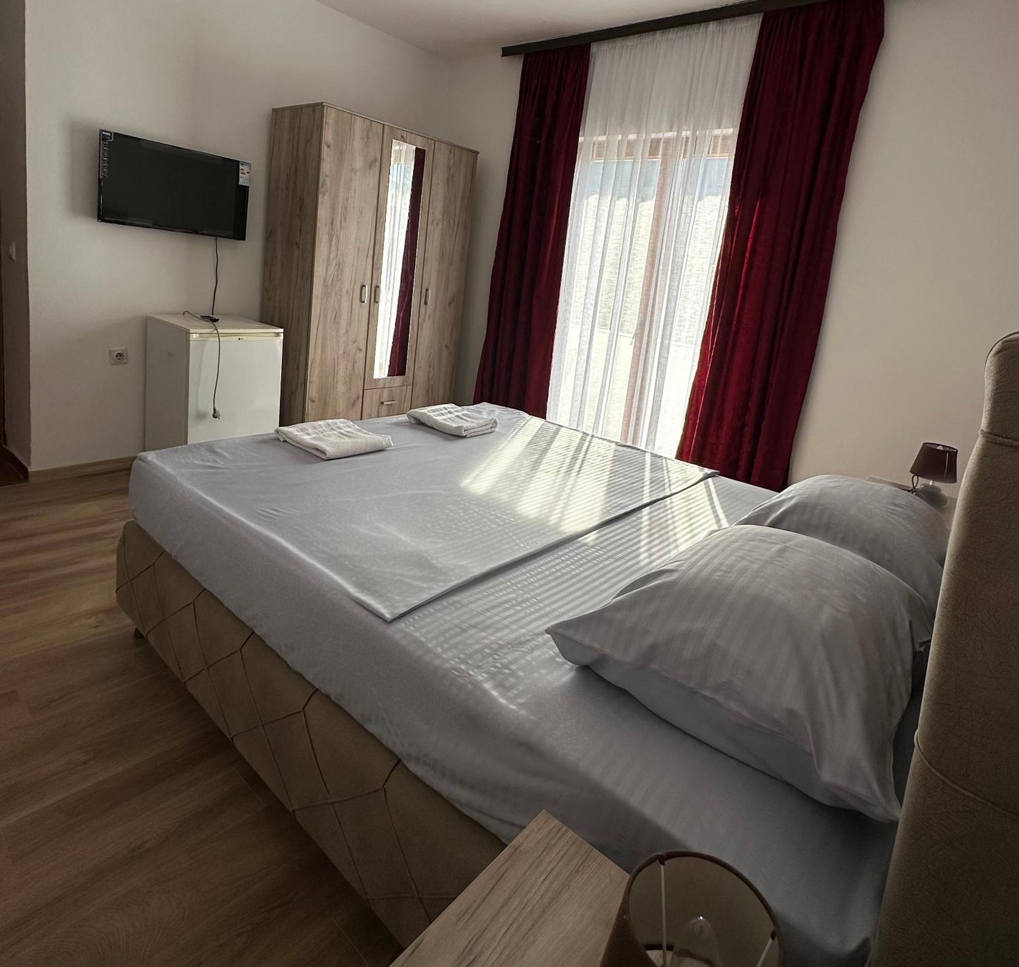 Rooms Ajllin Ulcinj Esterno foto