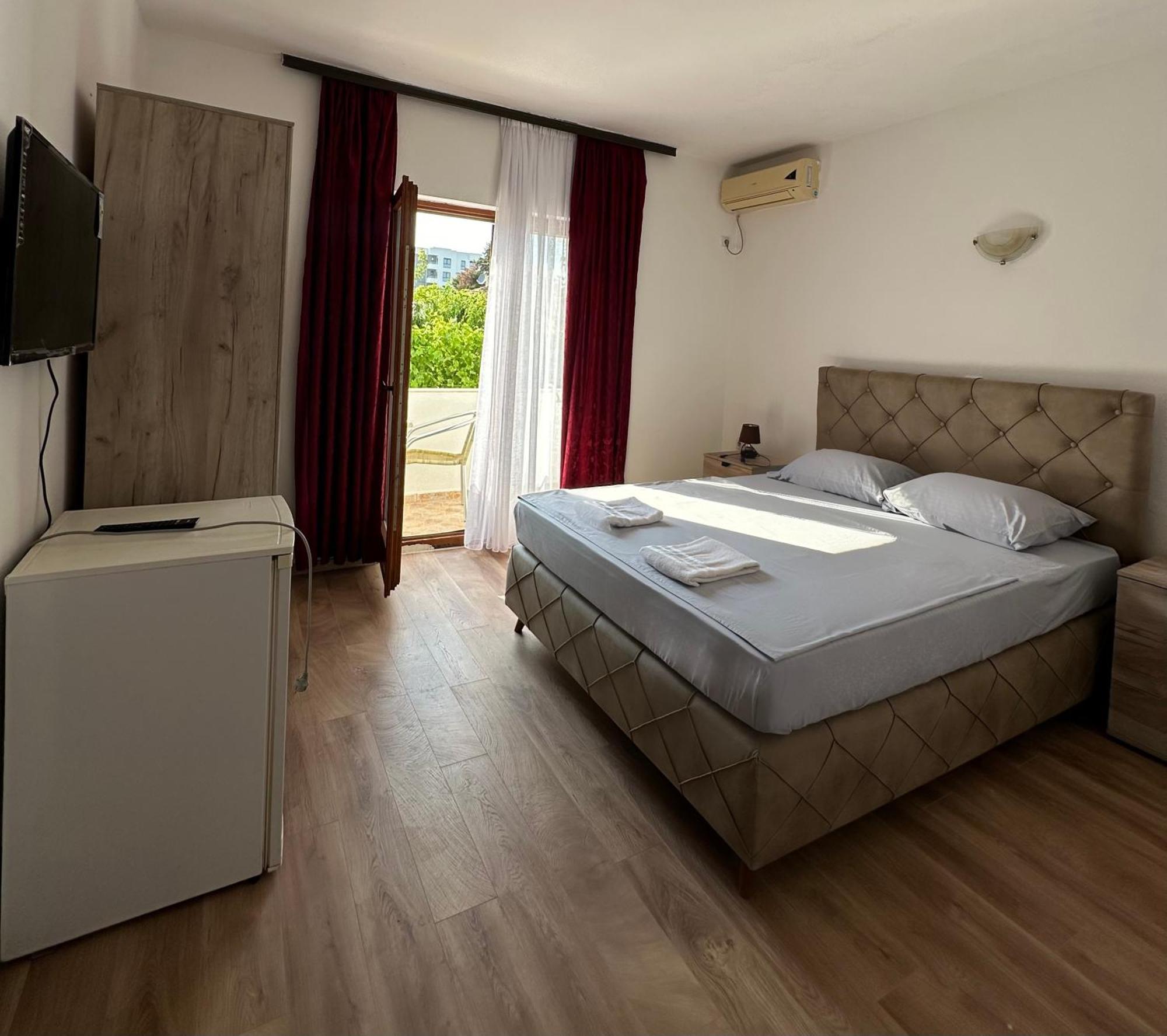 Rooms Ajllin Ulcinj Esterno foto