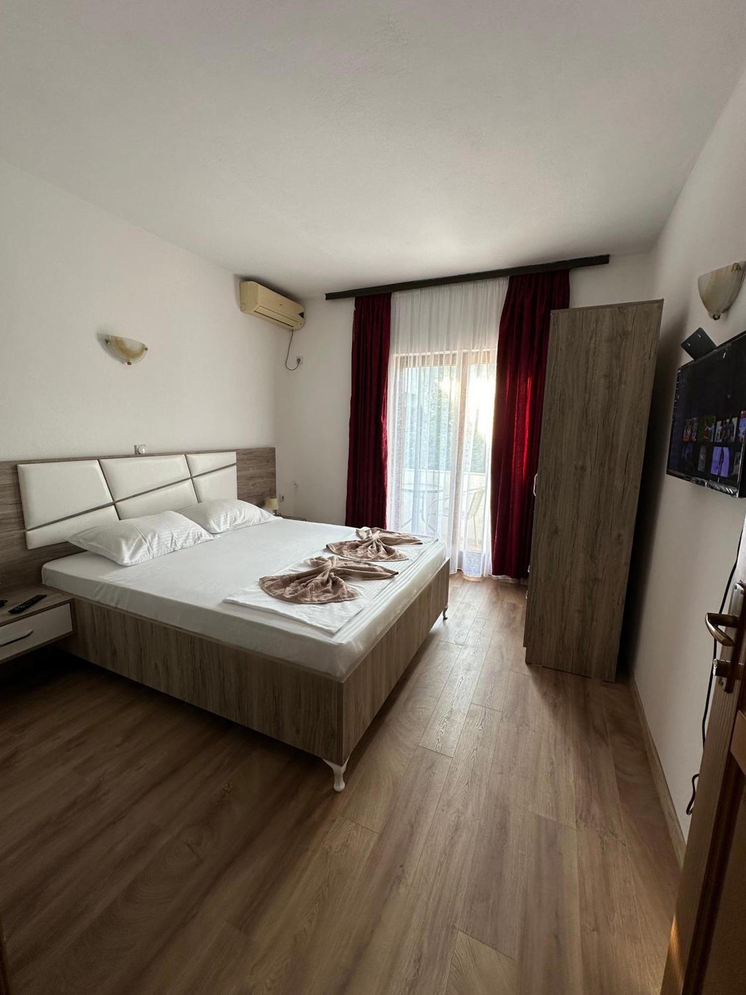 Rooms Ajllin Ulcinj Esterno foto