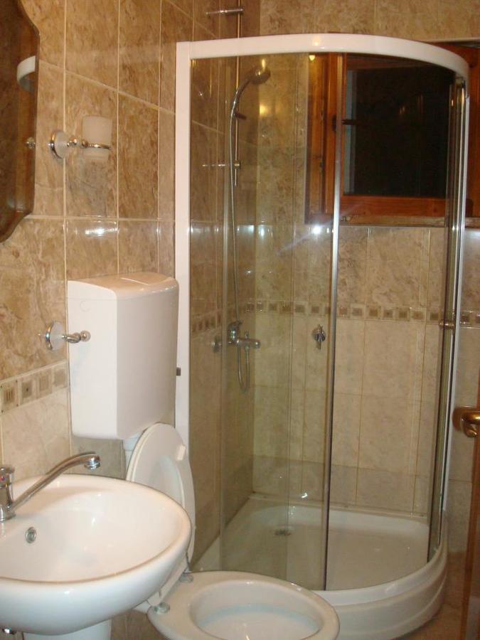 Rooms Ajllin Ulcinj Esterno foto