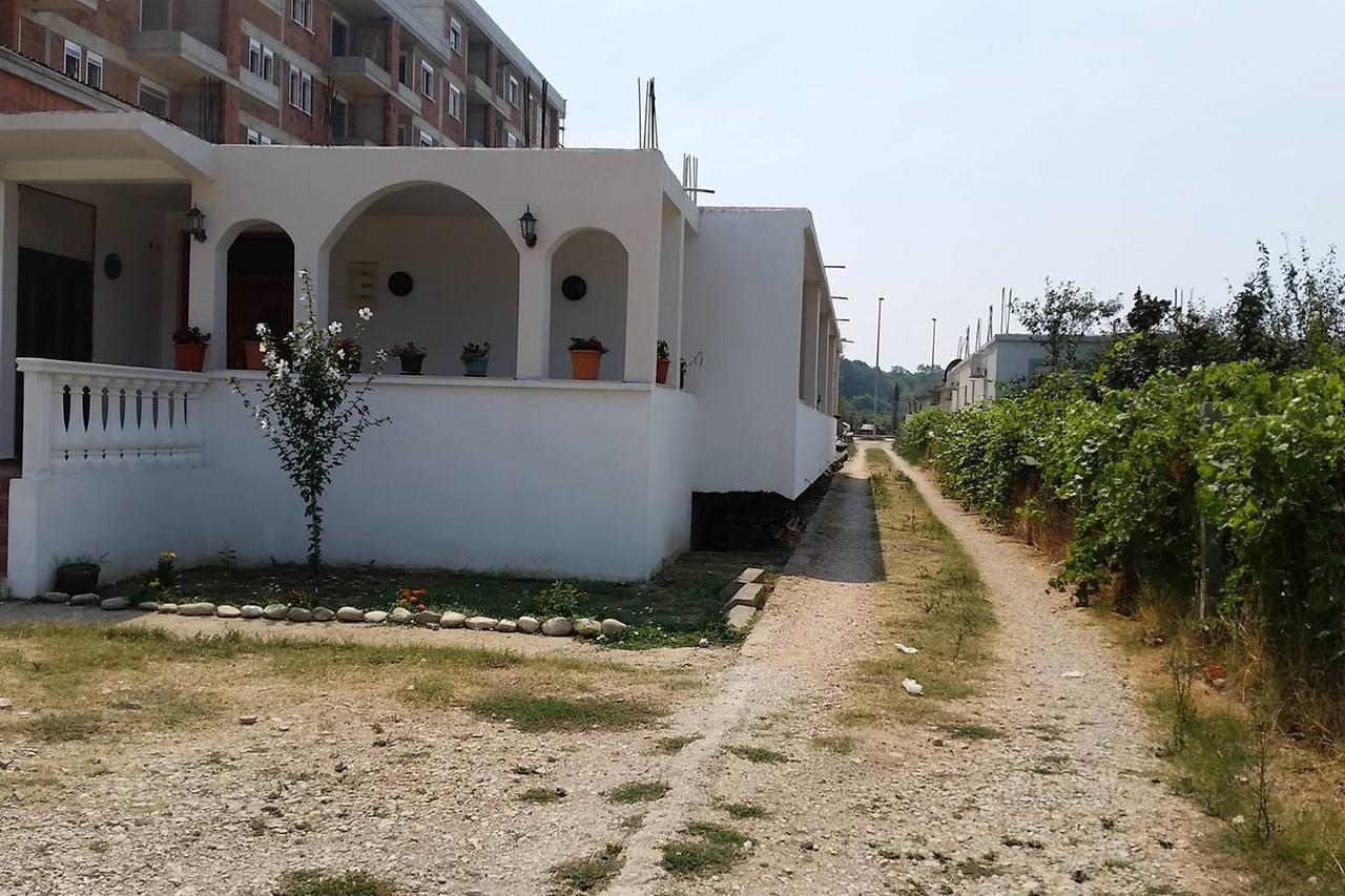 Rooms Ajllin Ulcinj Esterno foto